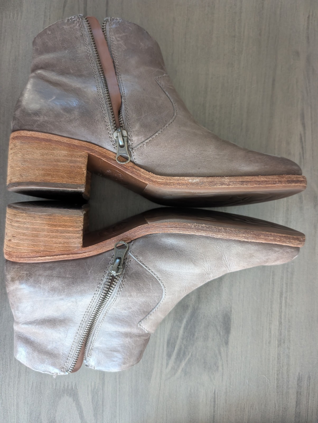Kork Ease Women’s Casper Grey Ankle Chelsea Boots Leather Side Zipper Size 7.5M