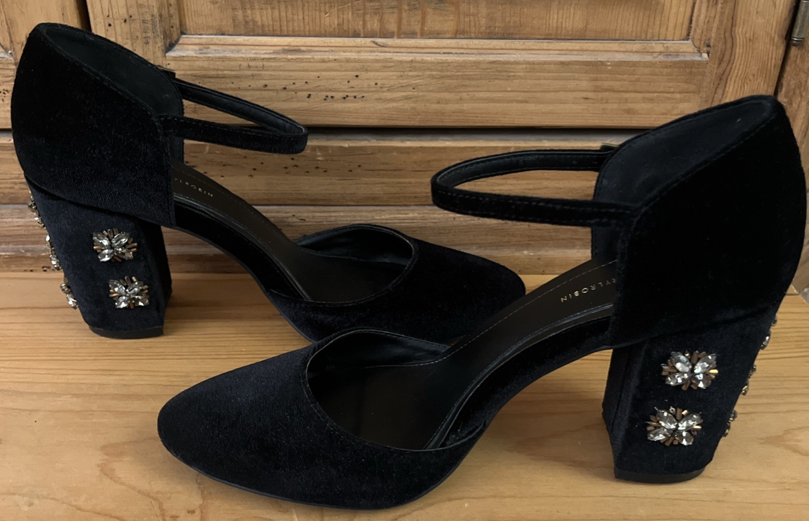 Anthropologie FARYL ROBIN Embellished Black Velvet Chunky Strap Heels Womens 8.5