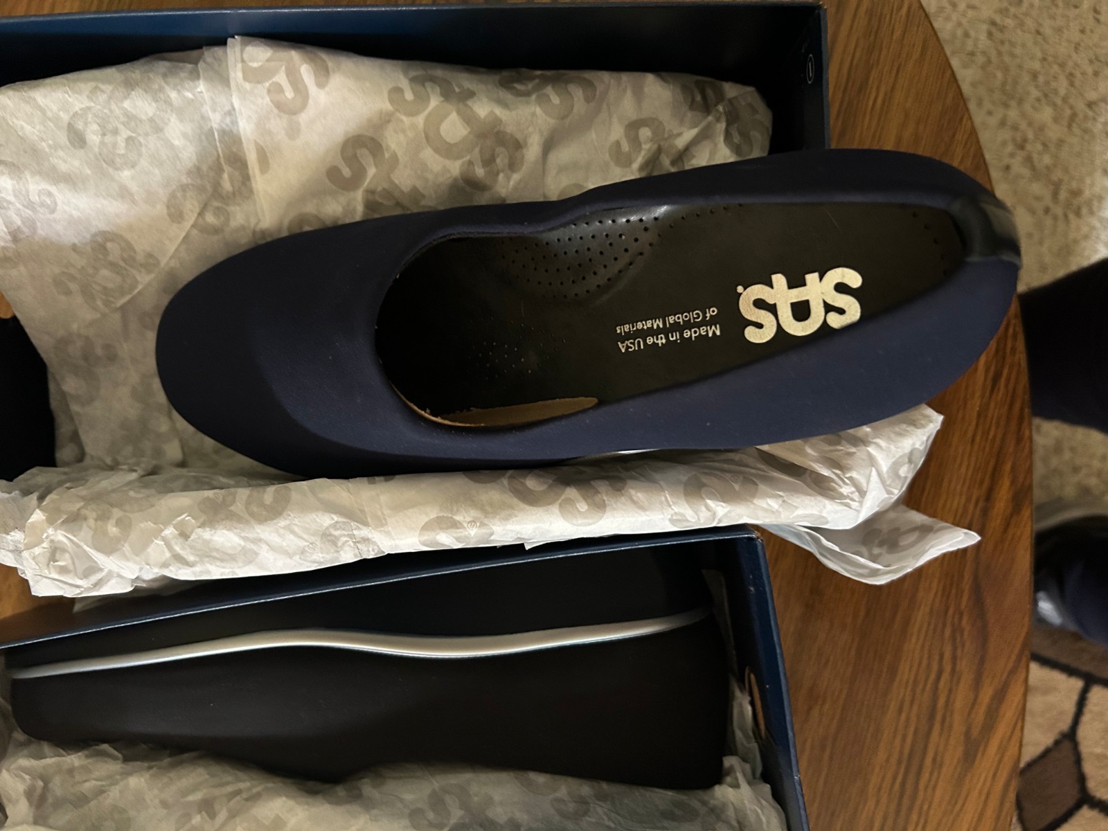 SAS women’s new dress shoes size 8 wide one blue; one black.