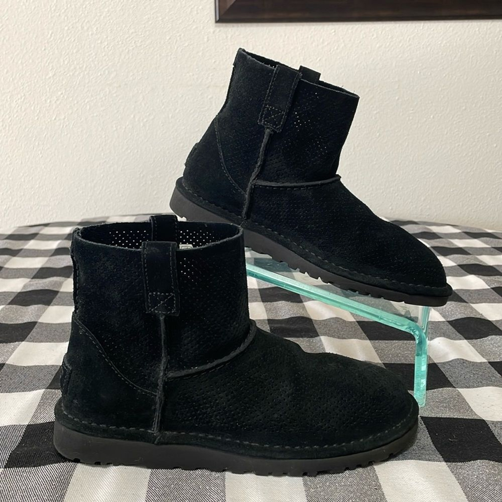 Ugg Classic Unlined Mini Perf Black Suede Leather Boots Womens Size 7 Perforated