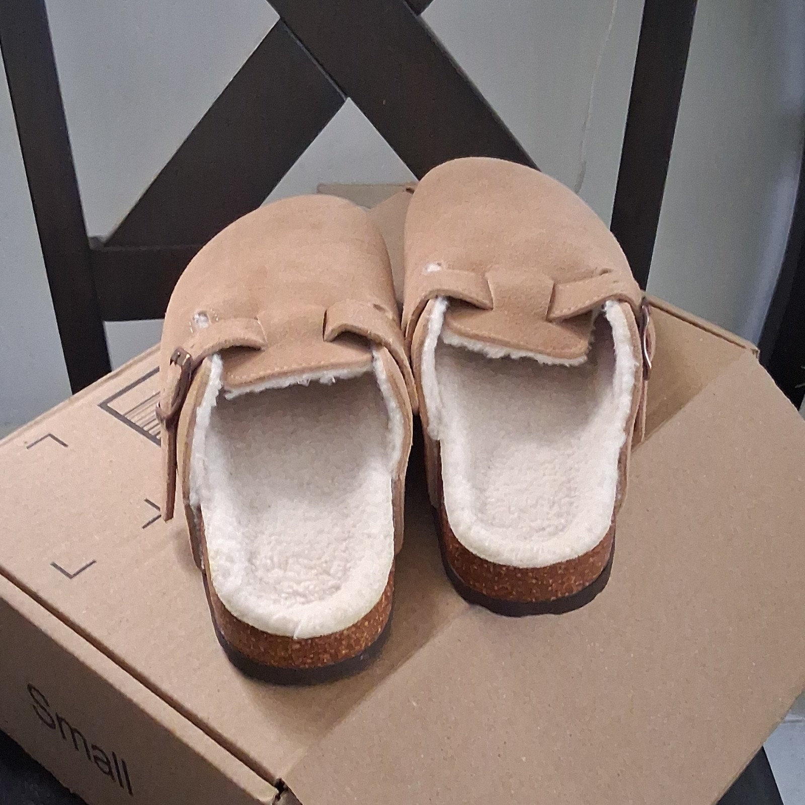 Women’s Beige Clog Sandals Buckle Strap Shearling Lined Casual Size 9