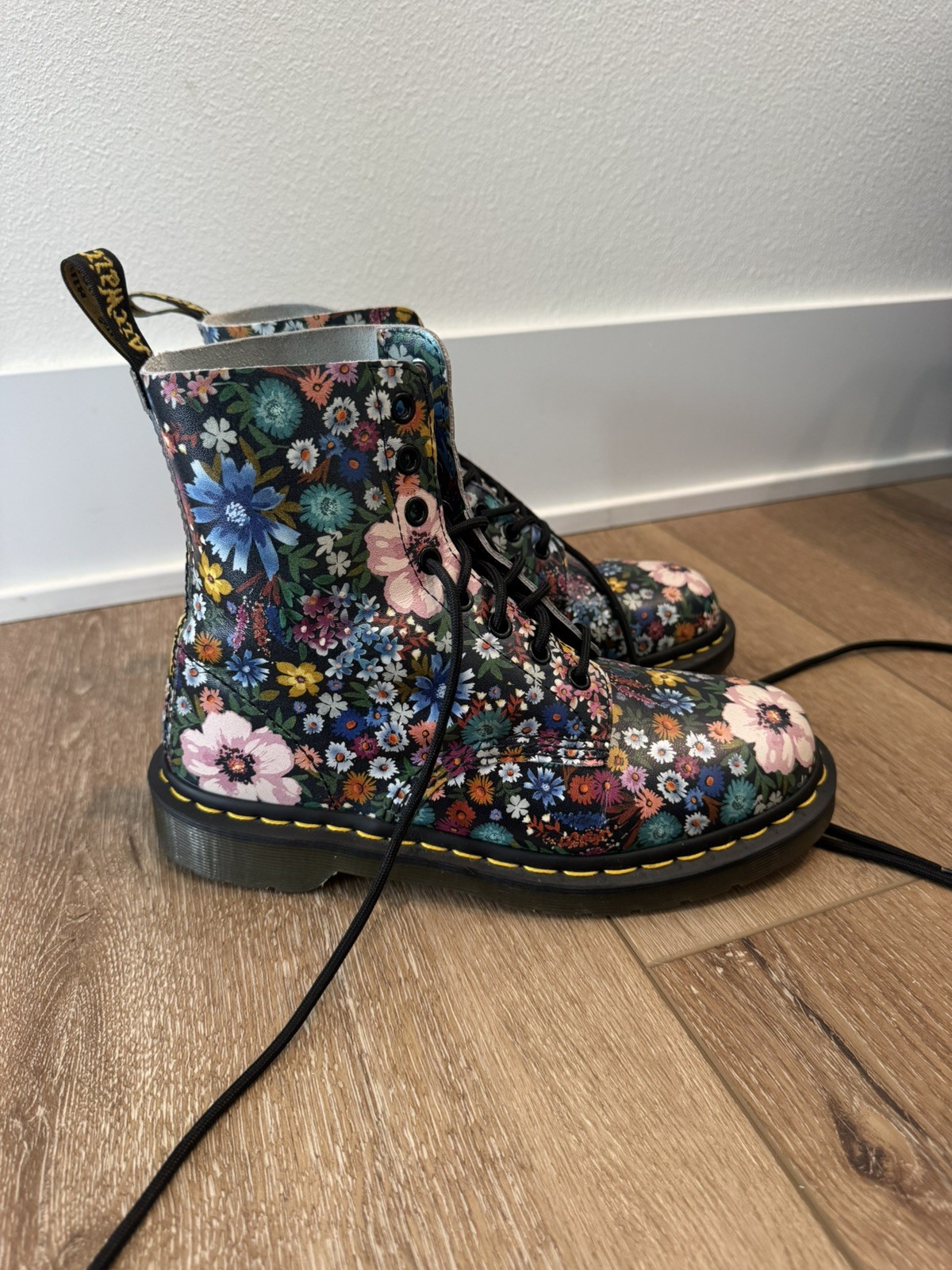 Dr Martens Wanderlust Floral 1460 WL Lace Up Combat Boots Women’s 7 Shoes RARE