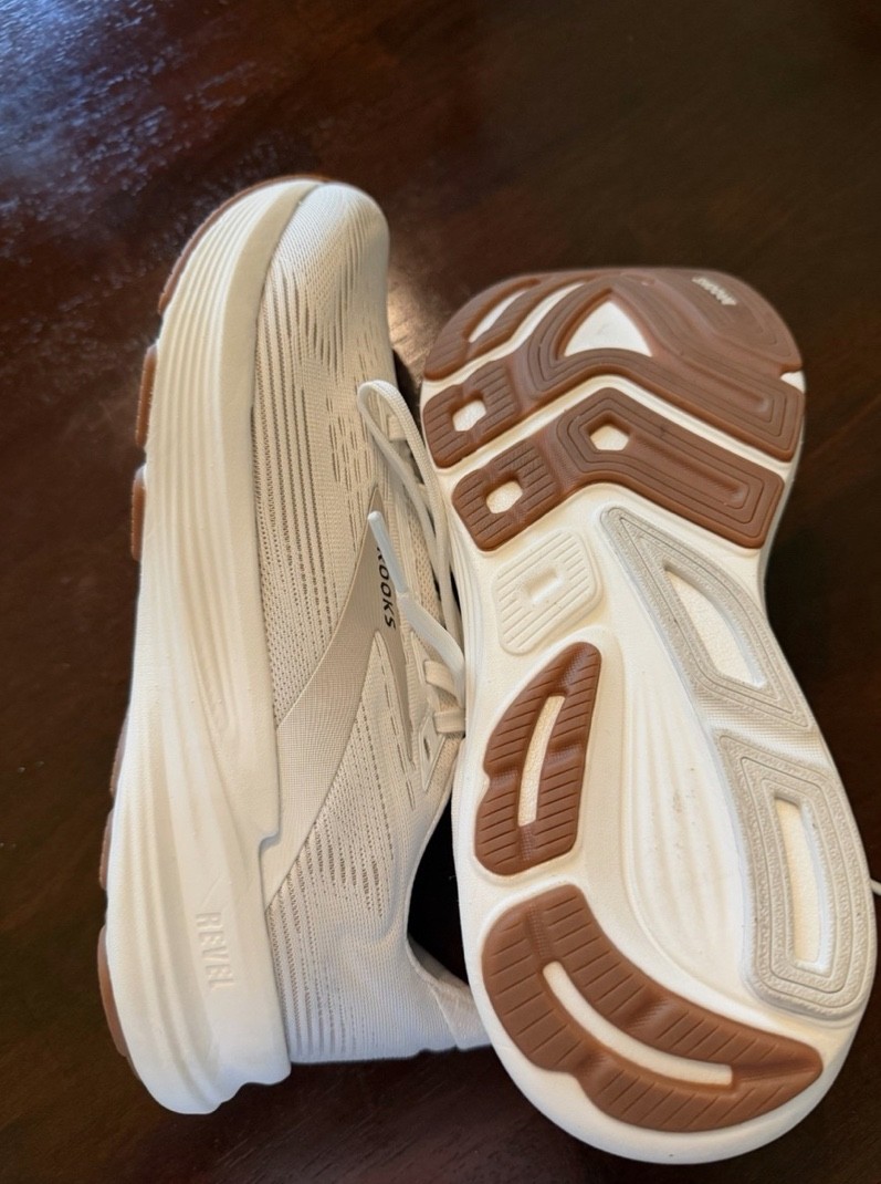 Size 7 – Brooks Revel 8 White Chateau Grey W