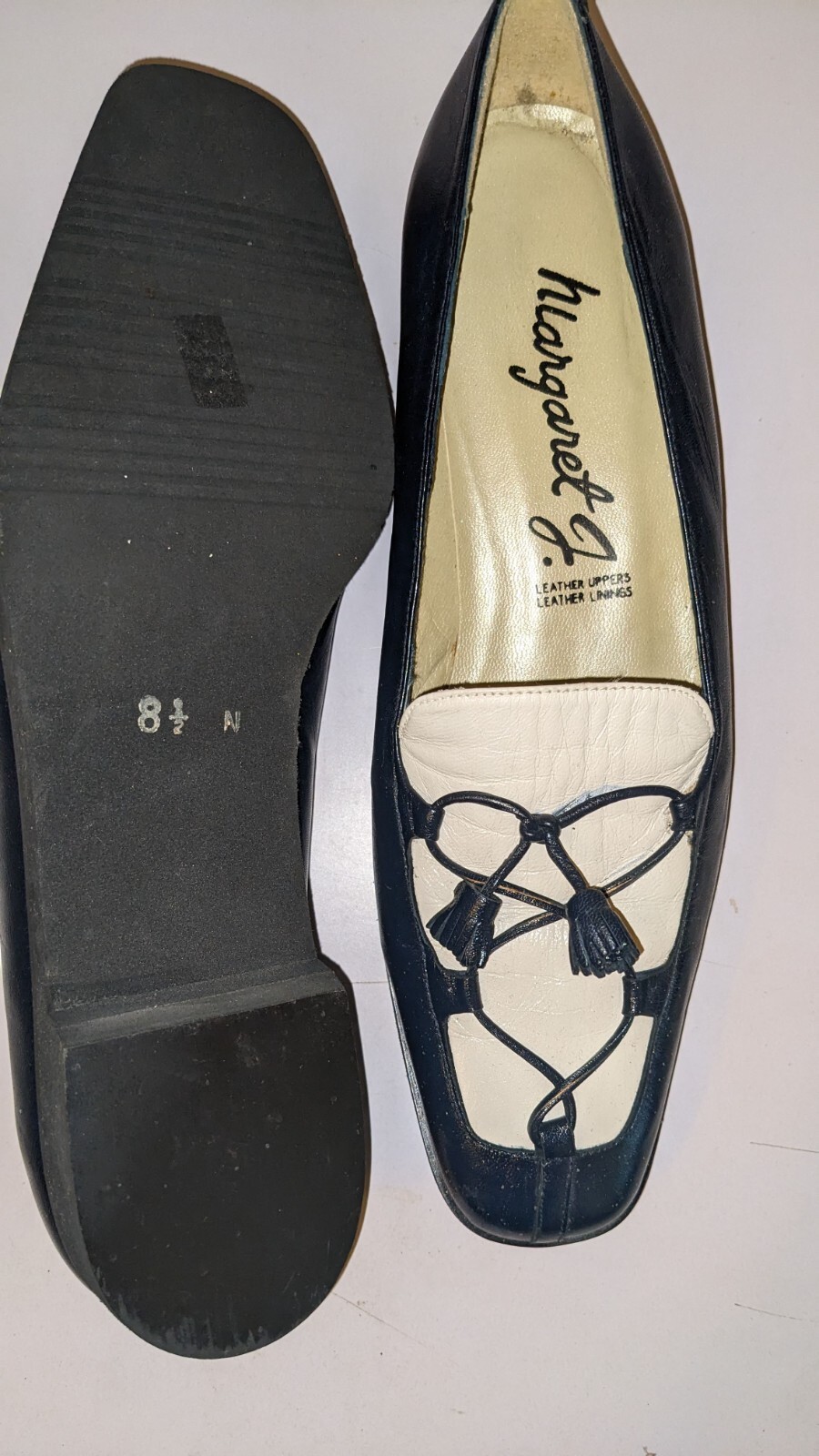 Navy & white leather loafers, tasseled lace-up trim, rubber sole, Sze 8.5 Narrow