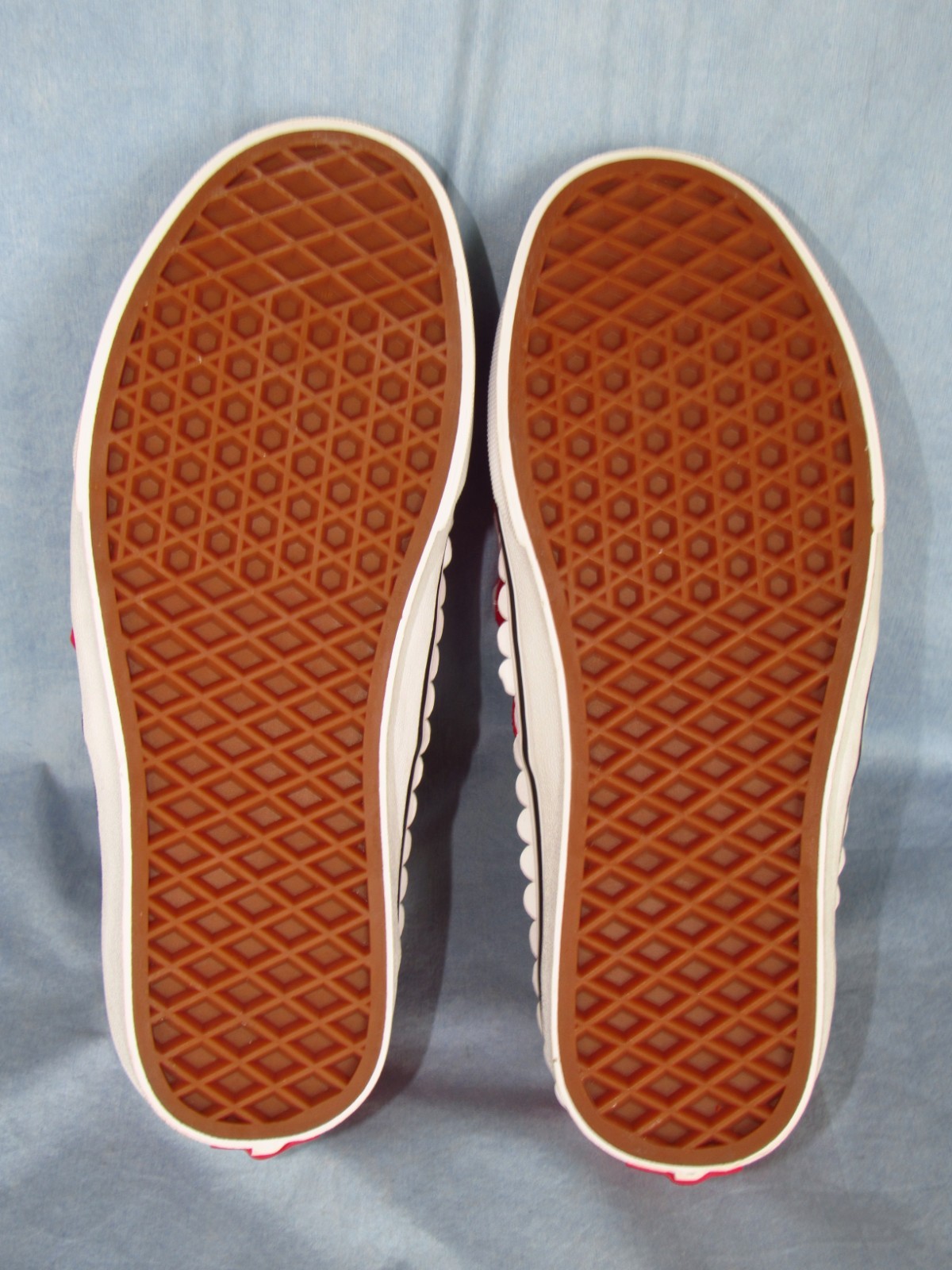 Vans Disney/Minnie’s Bow Polka Dot Slip-on Sneakers (Women US Size 8; See Note)