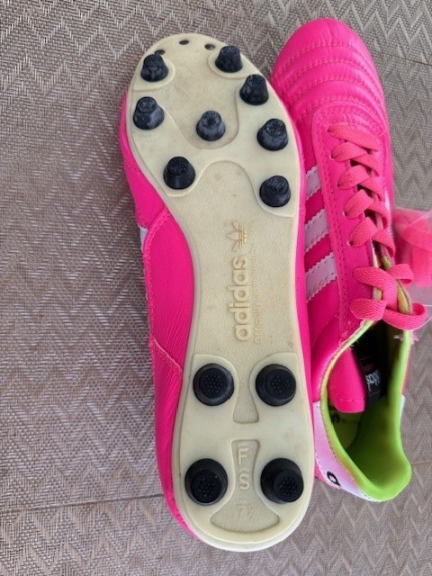 ADIDAS COPA MUNDIAL FIFA PINK Sz 7