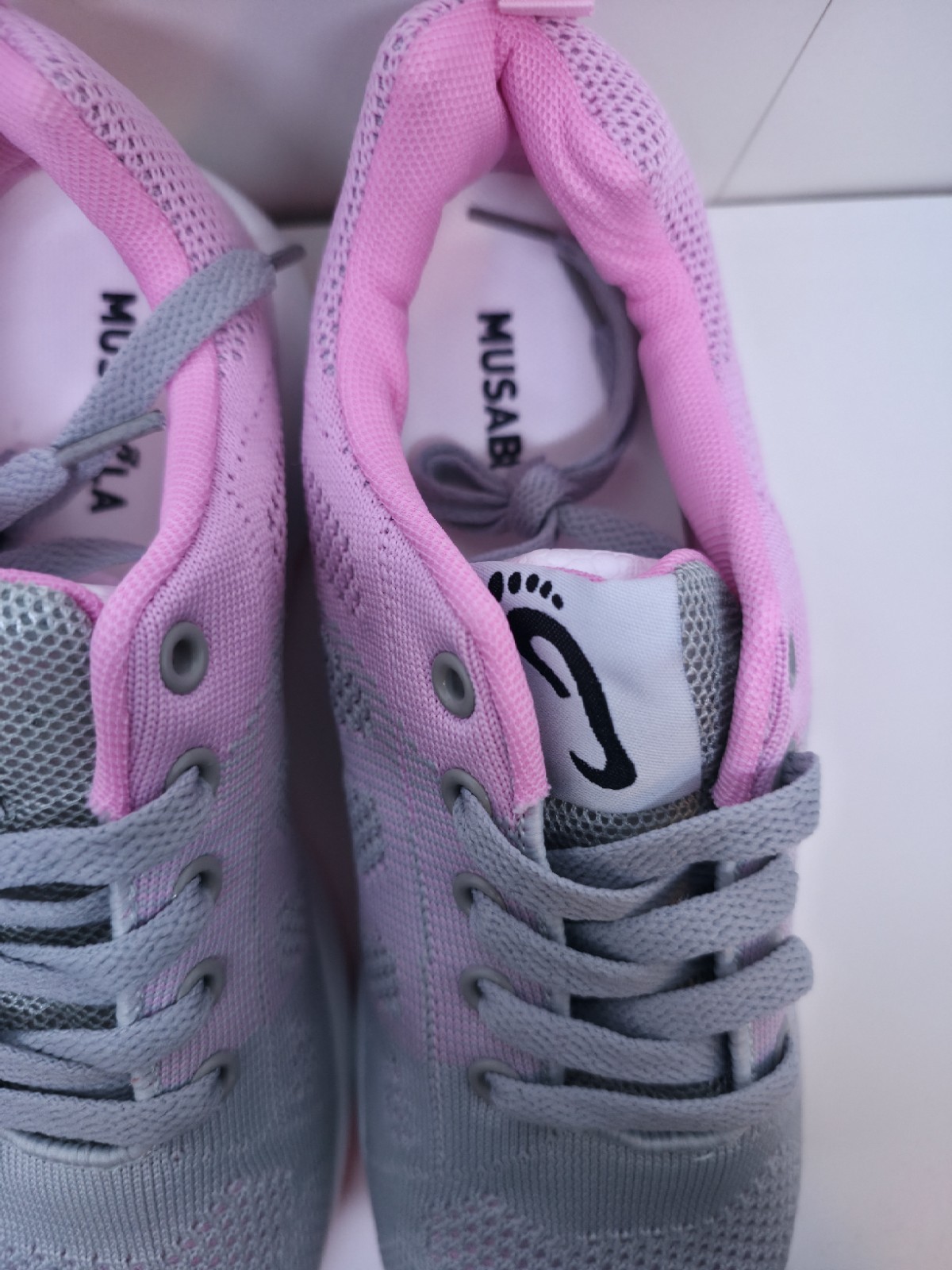 MUSABLA Women’s Knit Breathable Low Top Lace-Up Sneakers Gray Pink