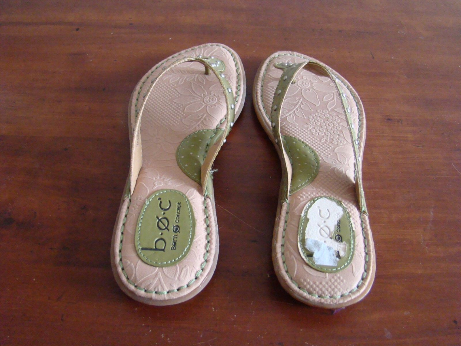 B.O.C. Born Concept Women Shoes Mismatch Left 8 M Right 7 Green Flip Flop Sandal