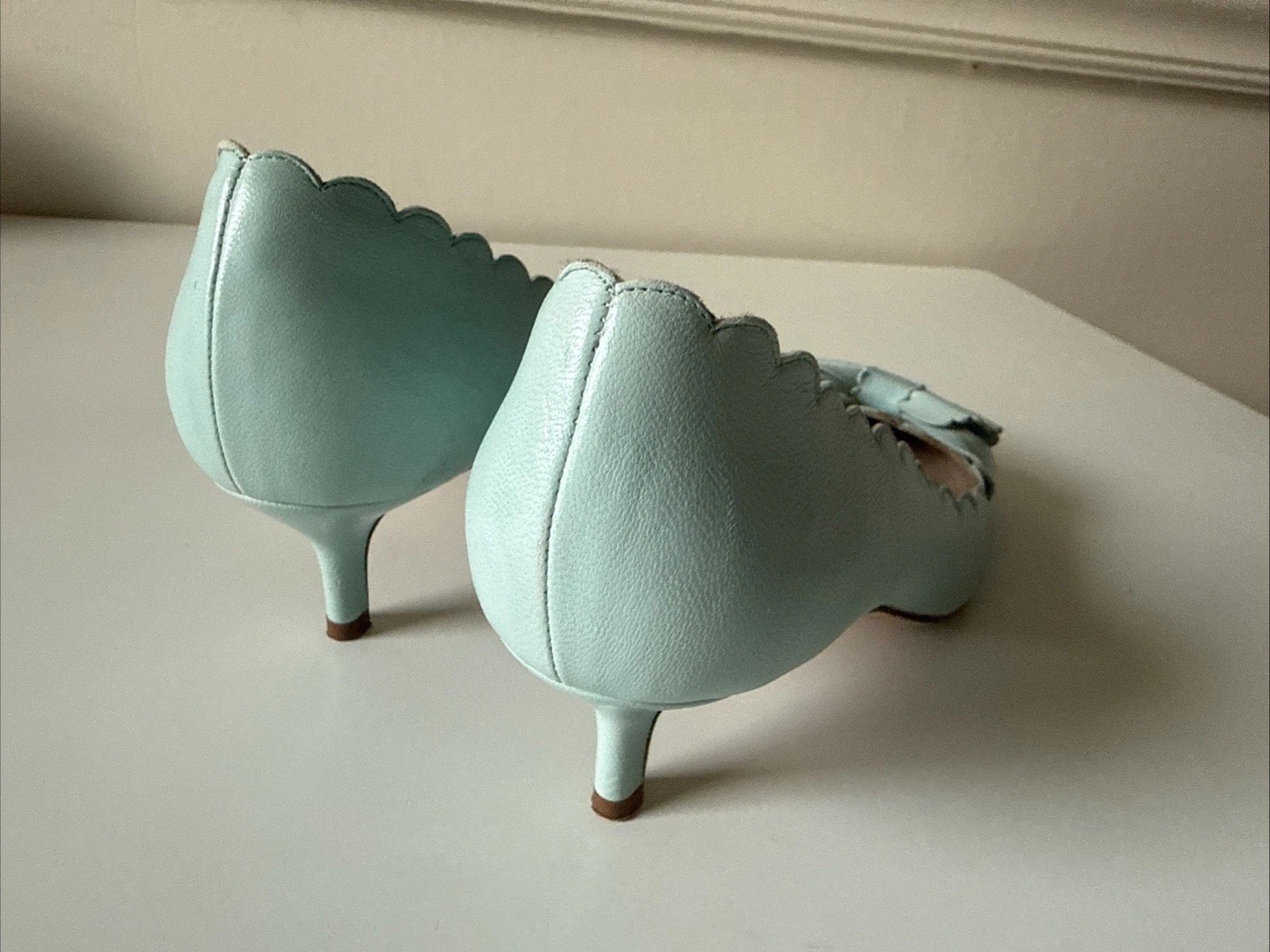 Oscar De La Renta Light Blue Scalloped Leather Heels Women’s Size 7