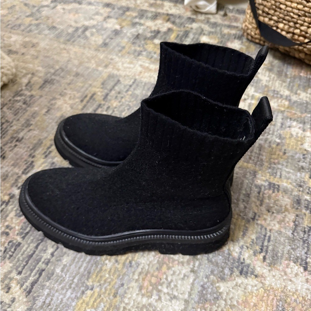 Sofft Provea knit sock black Ankle Boots with a chunky platform lug sole
