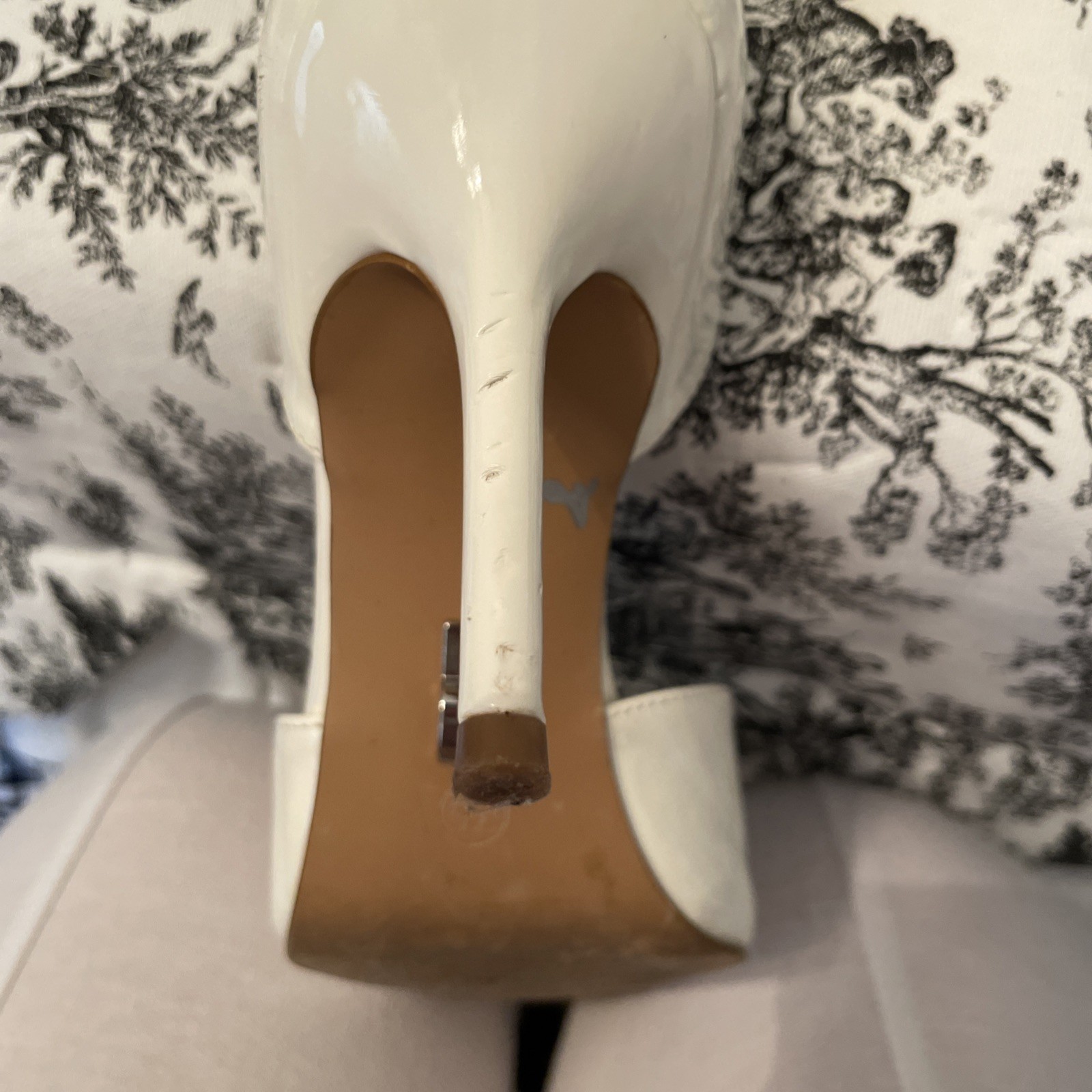 Ladies White Heals From Dream Paris Size 7.5 Box S1