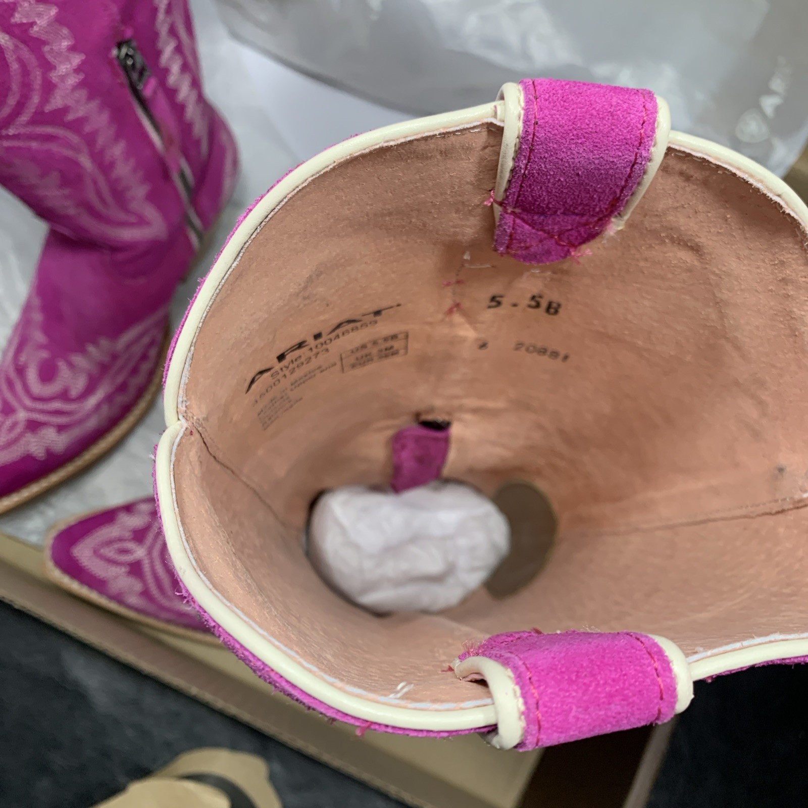 Cowgirl boots Pink Ariat Casanova size 5.5 New In Box Toe X Height 16”