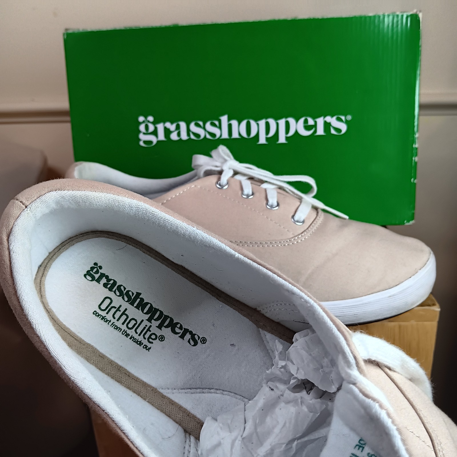 New With Box Grasshoppers Janey Memory Foam Orthopedic Comfort Sneaker 9.5 W