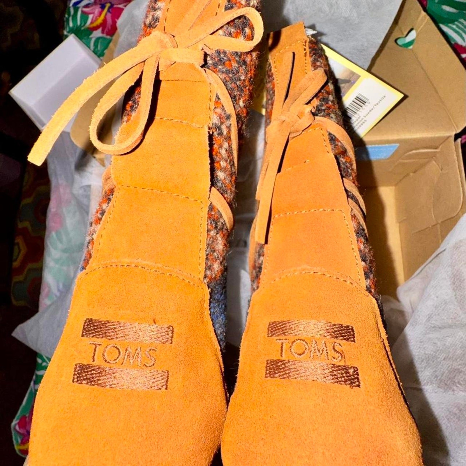 Nwt toms nepal cinnamon suedetextile
