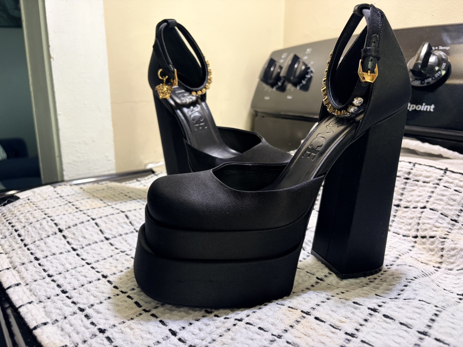 Versace Medusa Aevitas Black Patent Crystal Logo Platform Pumps 39.5 $1575