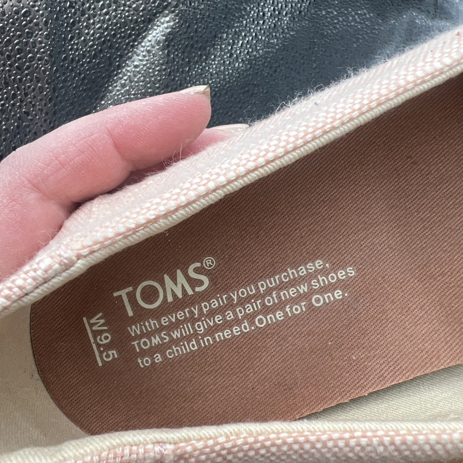 TOMS Slip On Flat Shoes Comfort Casual Travel Peach Blush Canvas Women’s 9.5