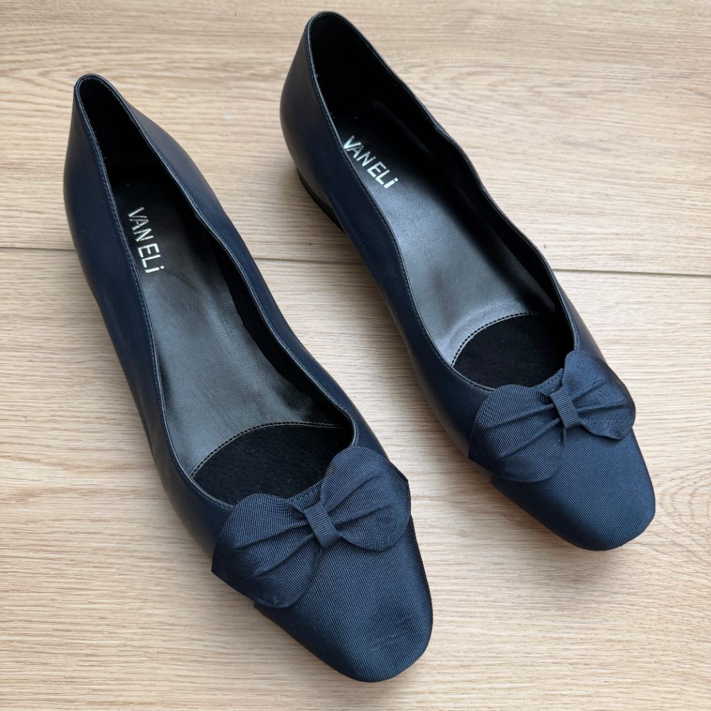 VANELi Navy Blue Leather Bow Low Heel Pumps Flats Women’s Size 11 M