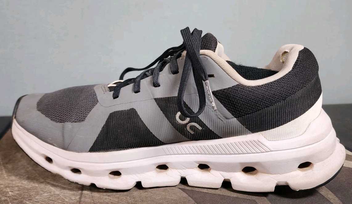 On Cloud Eclipse Black Runner Size 6.5 Women Tennis Shoes