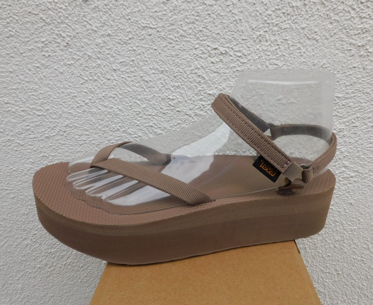 TEVA CARIBOU FLATFORM SLIM 2″ PLATFORM SANDALS, WOMEN US 6/ EUR 37 ~NIB