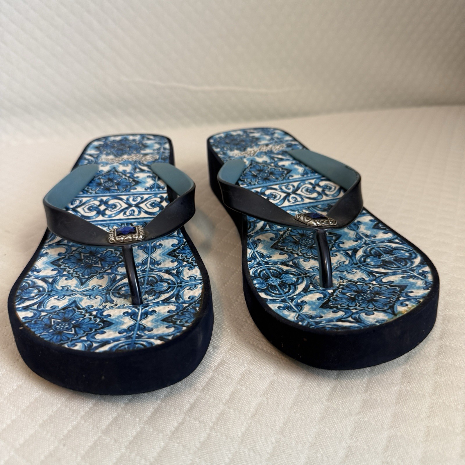 Brighton Platform Thong Flip Flops 10 Blue White Tile Print Sandals Jewel Luxury