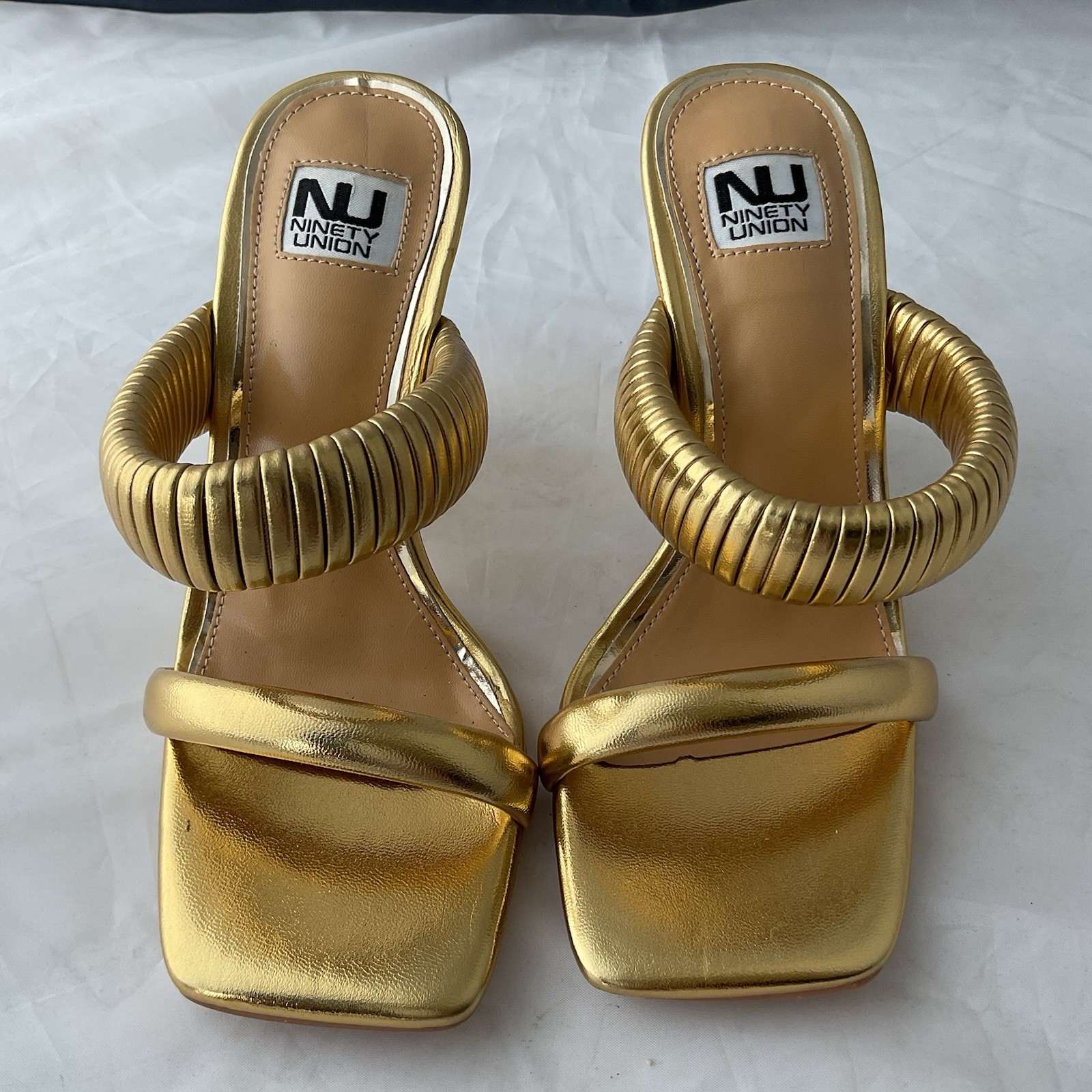 Ninety Union Women’s Gold Raddle Metallic Heel Sandals Shoes Size 4 -G4