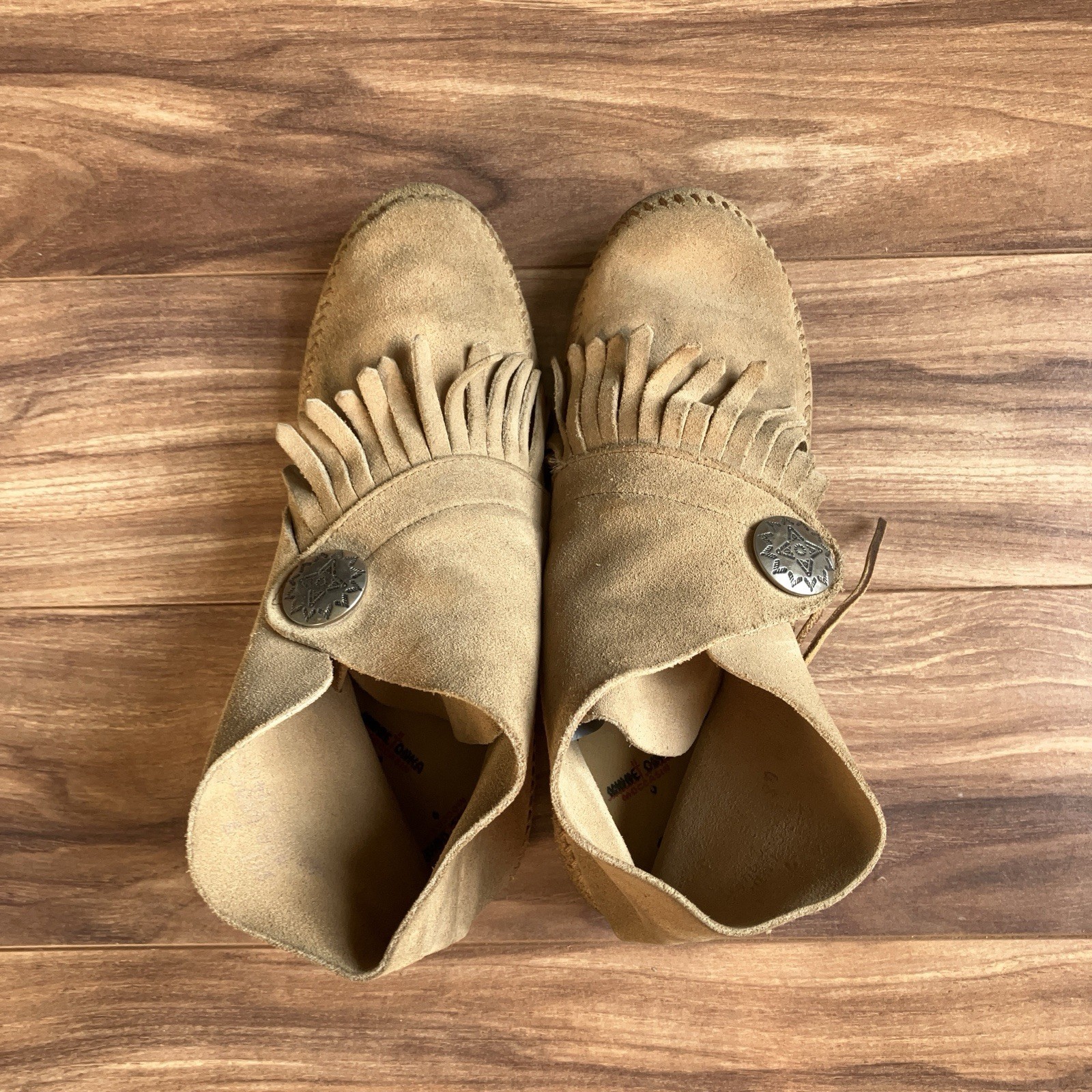 Minnetonka Moccasin Shoes Womens 7 Beige Fringe Suede Western Boho Leather