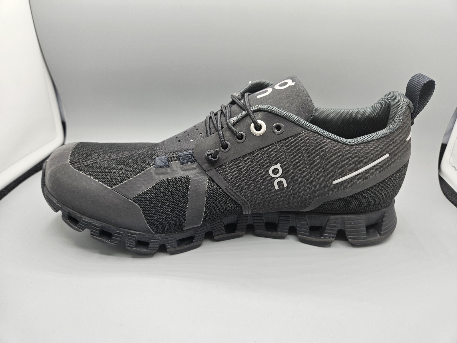 On Running Womens Cloud Waterproof Mesh Black Lunar Trainer size 6 (US)