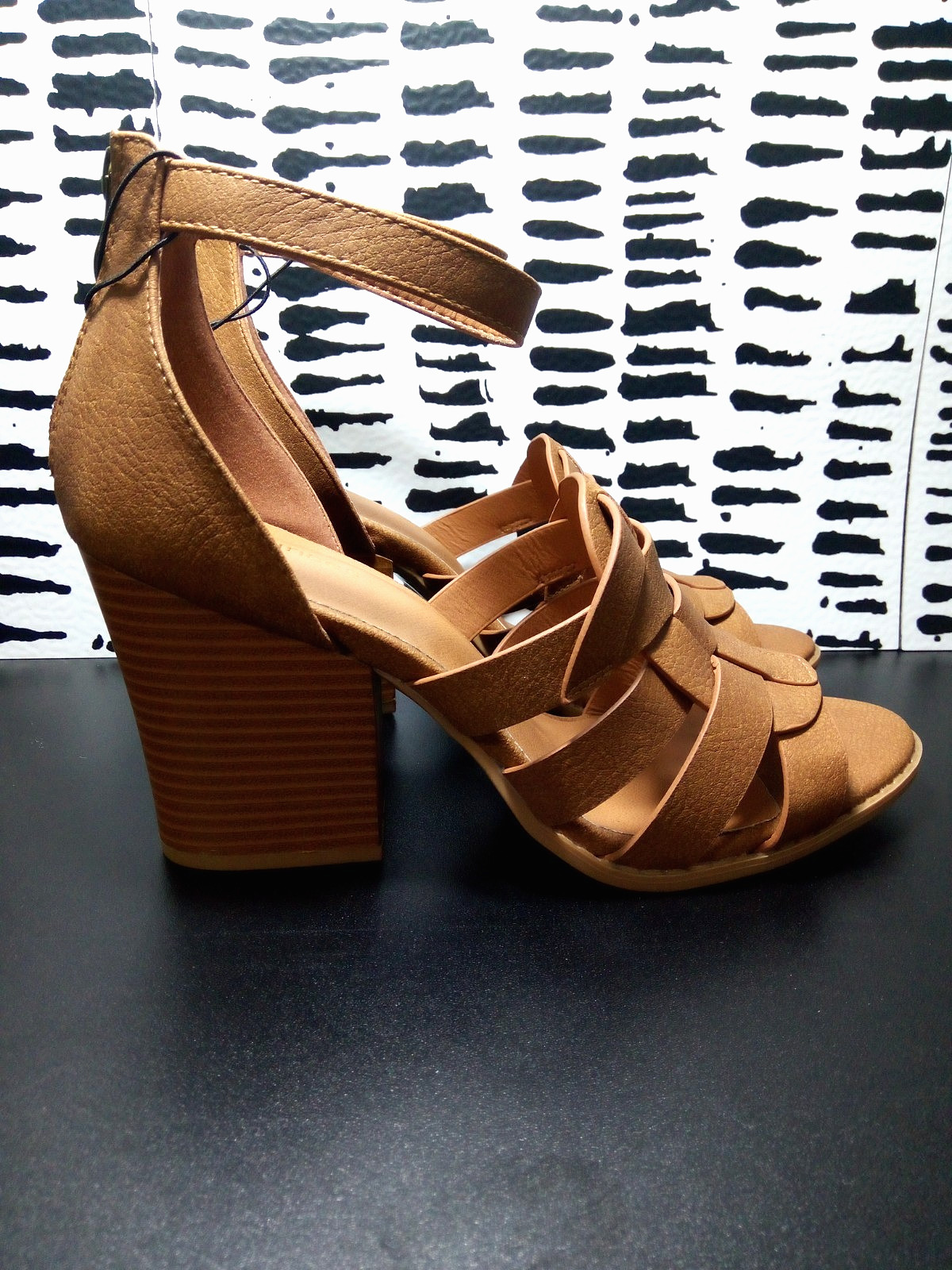 Maurices Brandy Medallion Block Heel Sandals Shoes Open Toe Women’s 8.5