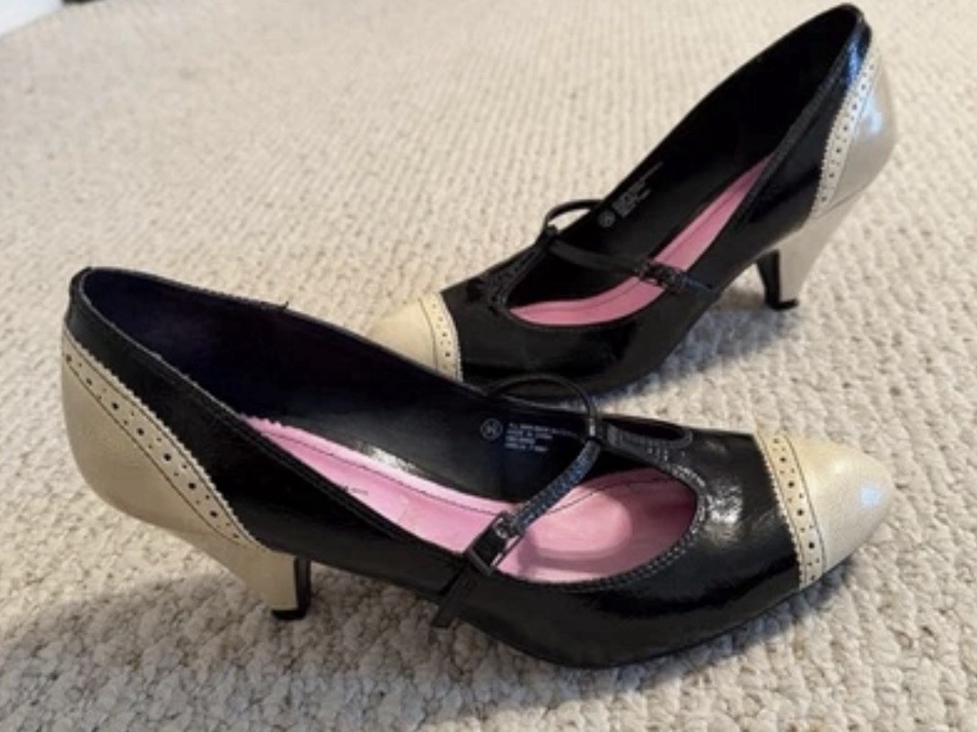 Isaac Mizrahi Amelia Retro T-Strap Pump Heels Black Cream Sz 9.5
