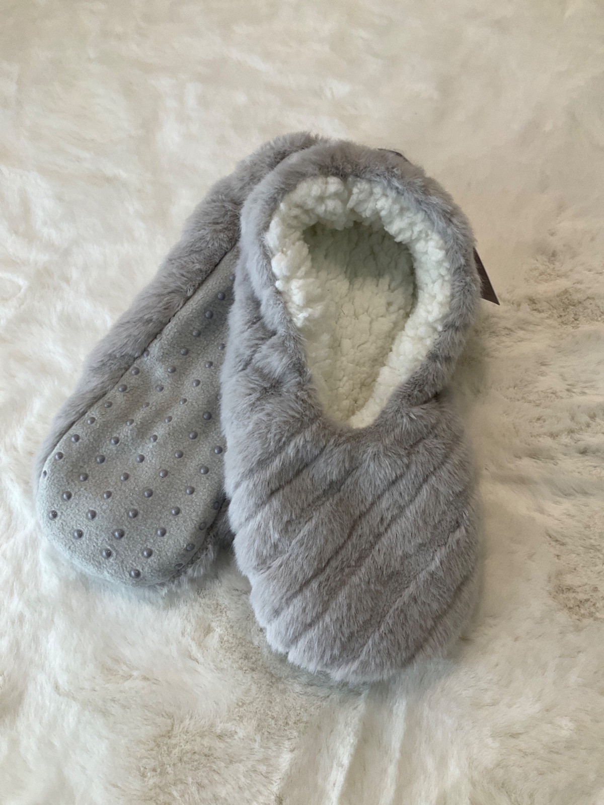 Auden size 5/7 Grey Faux Fur Cozy Pull-On Slipper Socks with Grippers New