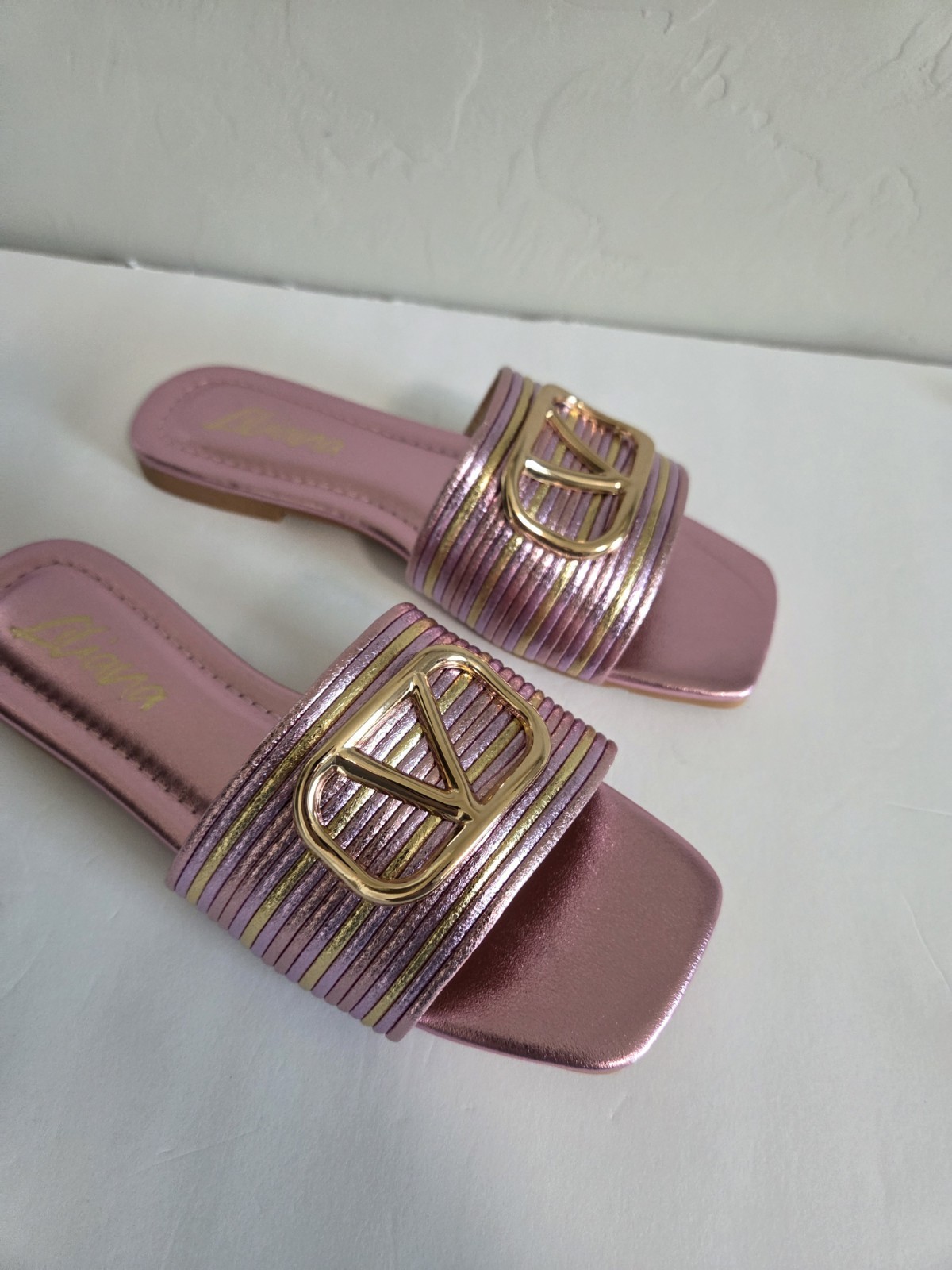 LILIANA Women’s Pink/Gold Logo Buckle Slide Slip-On Sandals Synthetic US 5.5