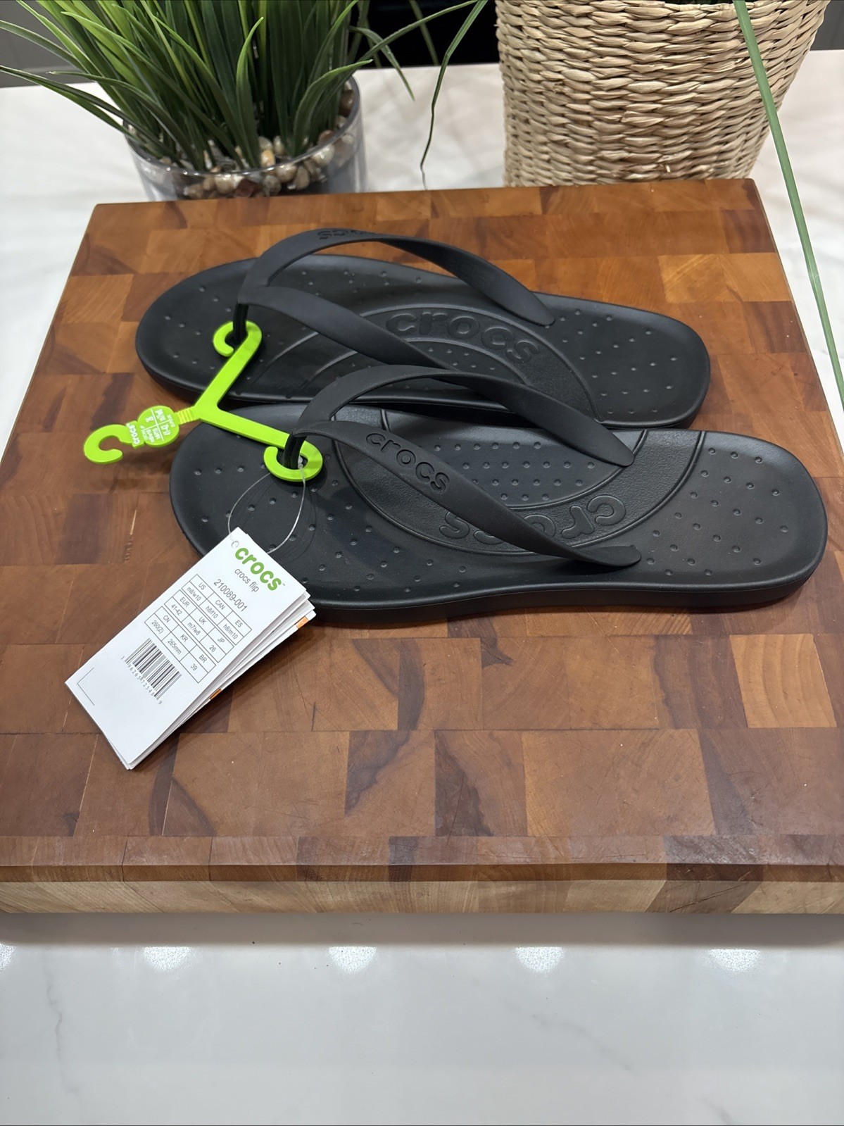 Crocs Flip Unisex Flip Flop 210089-001 Black M8/W10 (NWB)