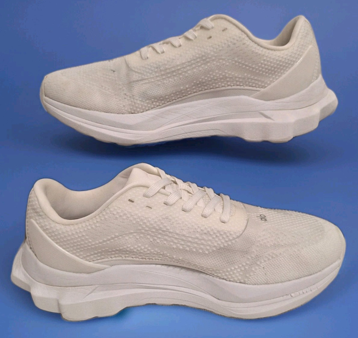 ALO Runner Unisex White/White Mesh Performance Yoga Shoes A0590U Women 8.5 Men 7