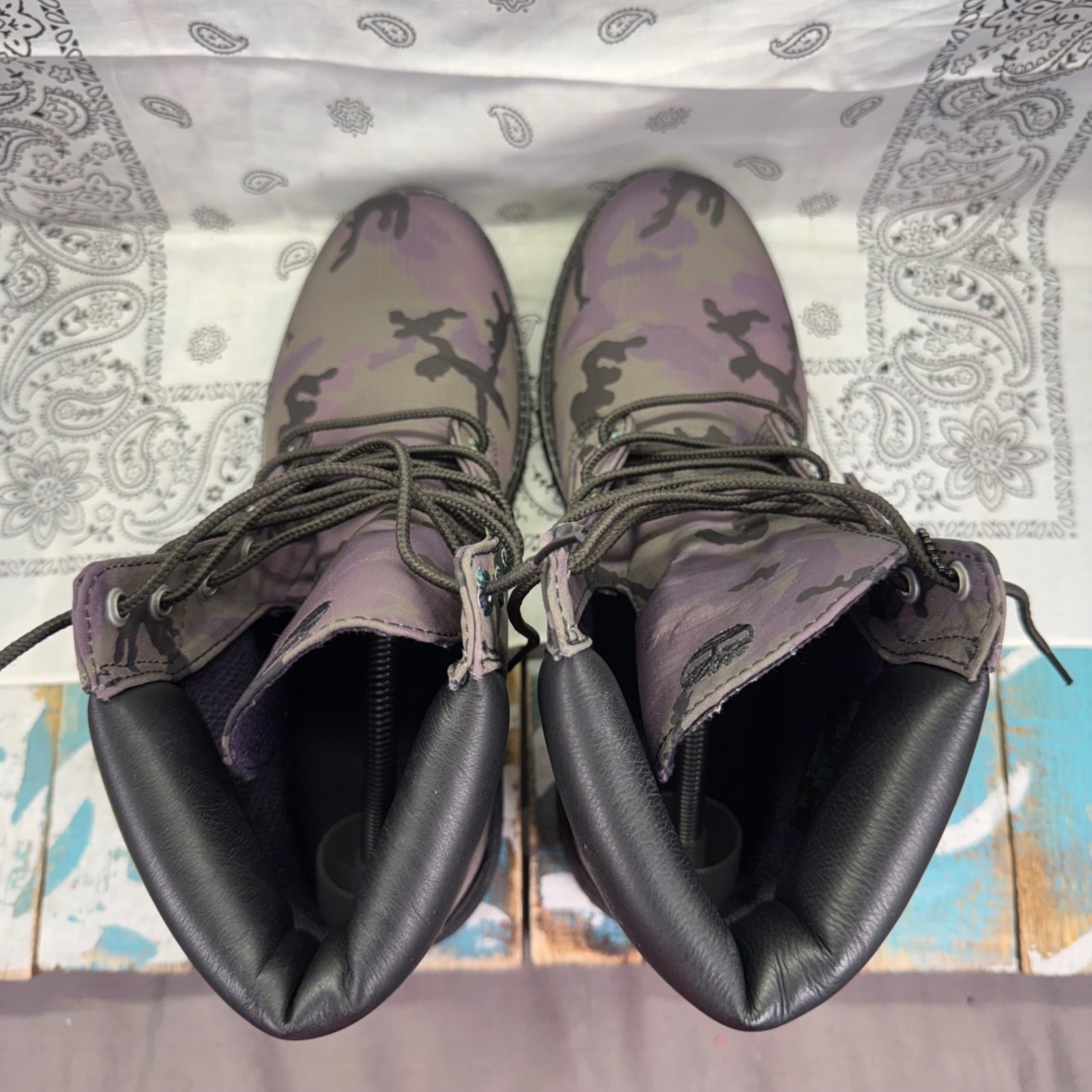 Timberland A25E3 Purple Camo 6″ Iridescent Premium Fabric Boots Womans Sz 10