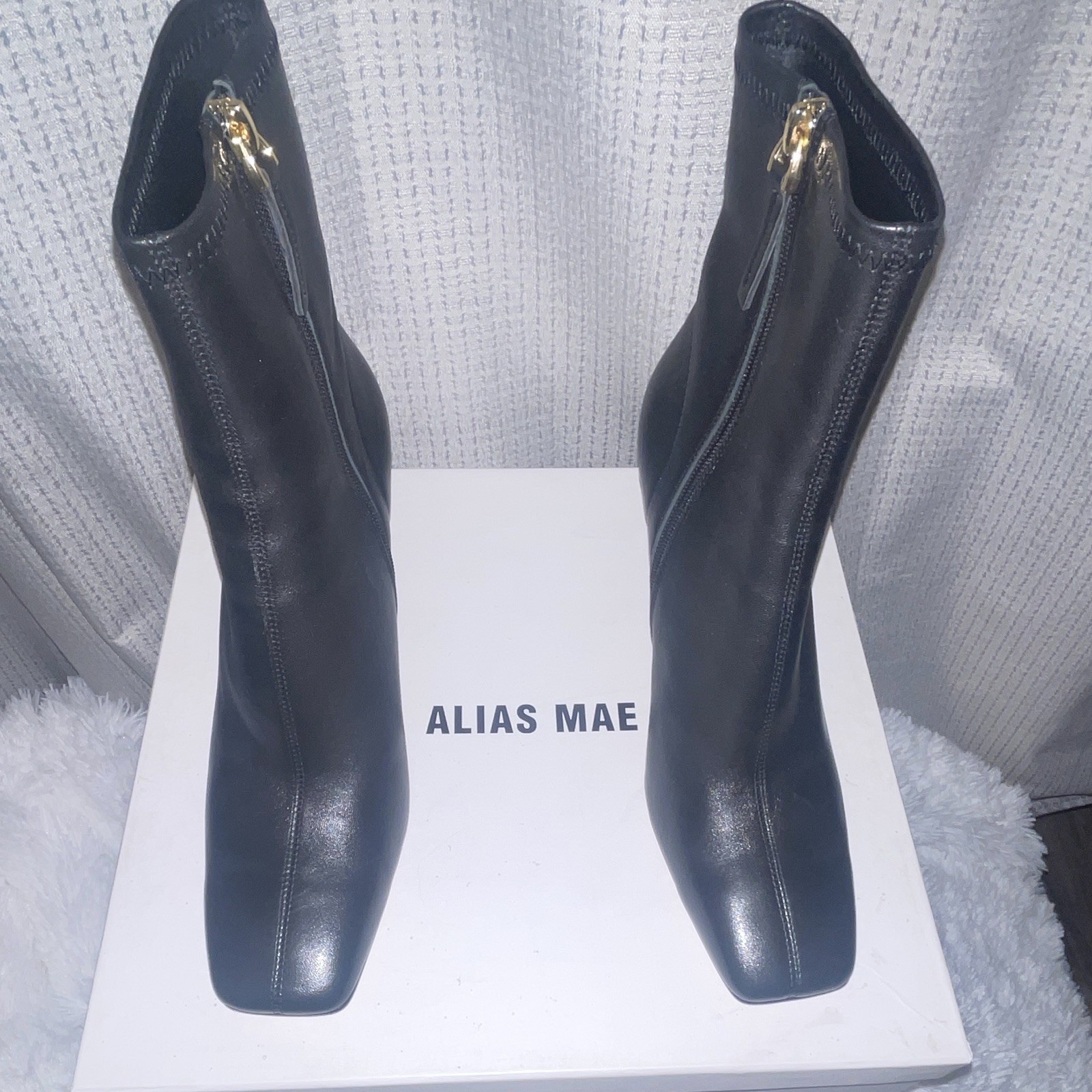 Alias Mae MEIKA Women’s Black Stretch Leather Square Toe Ankle Bootie Zip 9