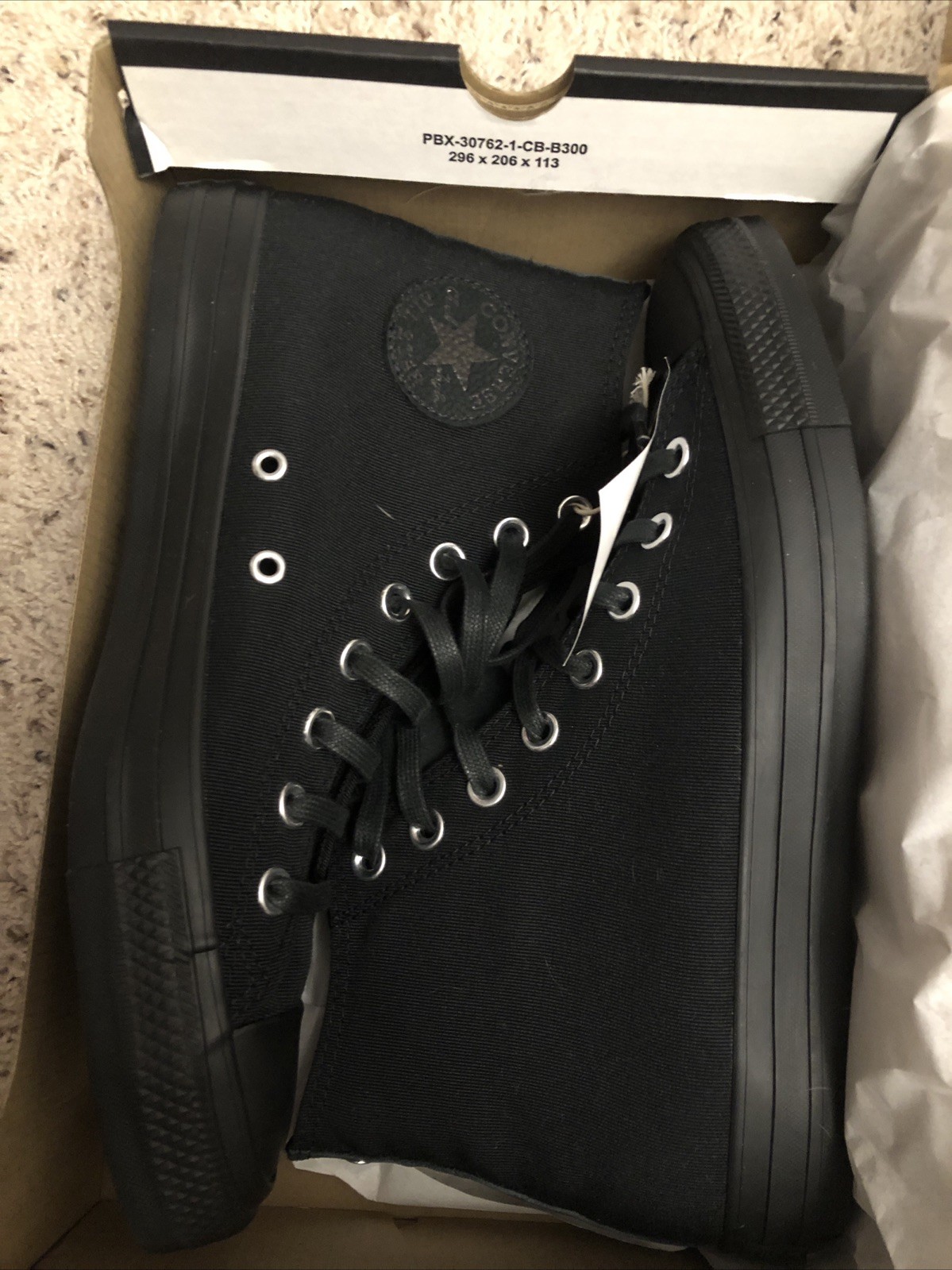 Converse Lot (4 Pairs) Size 8 Men/10 Women. Open to Reasonable Offers.
