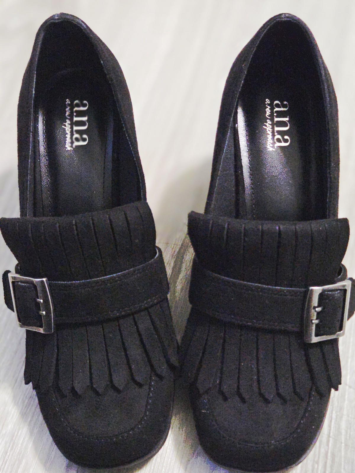 a.n.a Women’s Black Fringe Buckle Round Toe Pump Rubber Upper Size 6.5