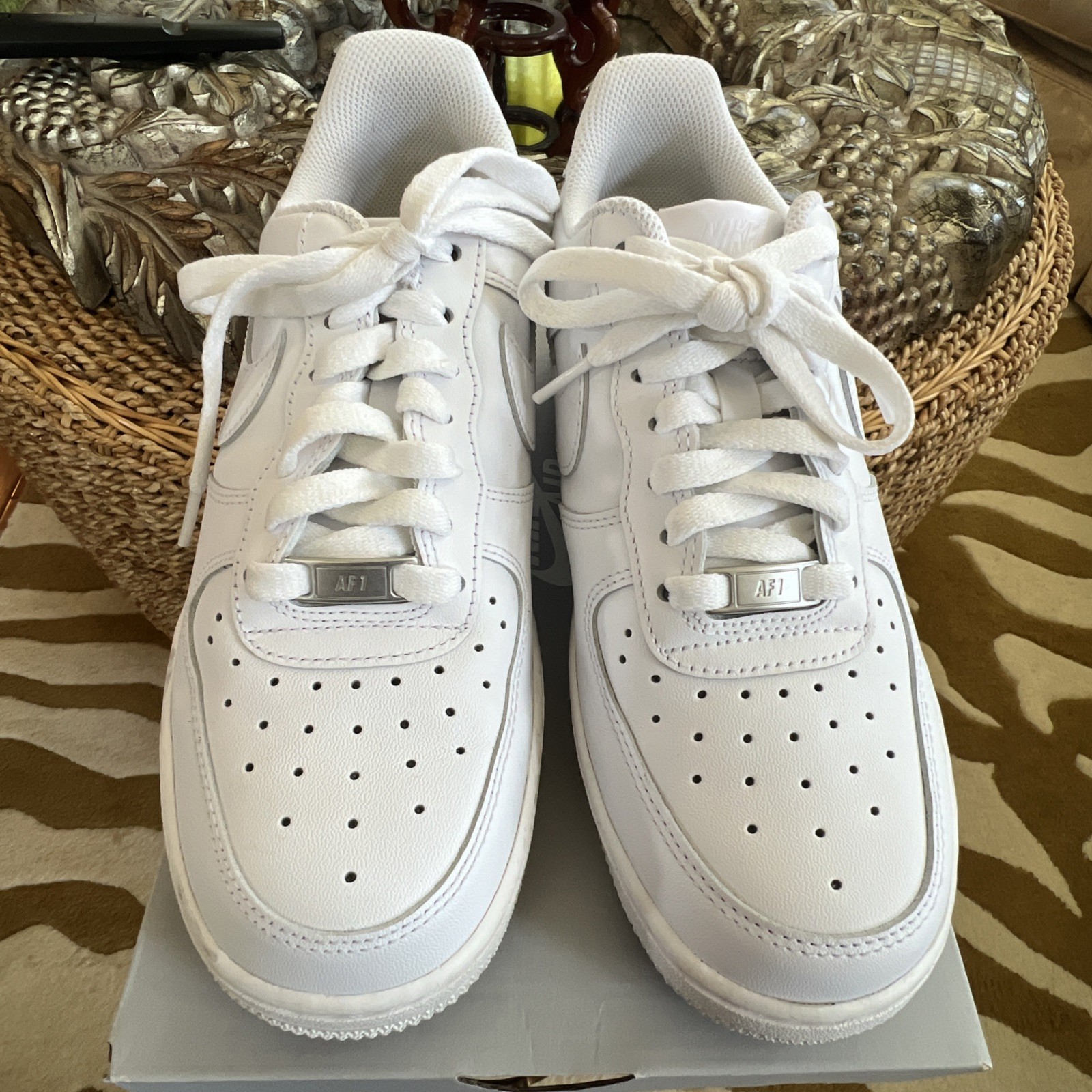 Size 8.5 – Nike Air Force 1 Low White 2018 DD8959-100 W. Womens