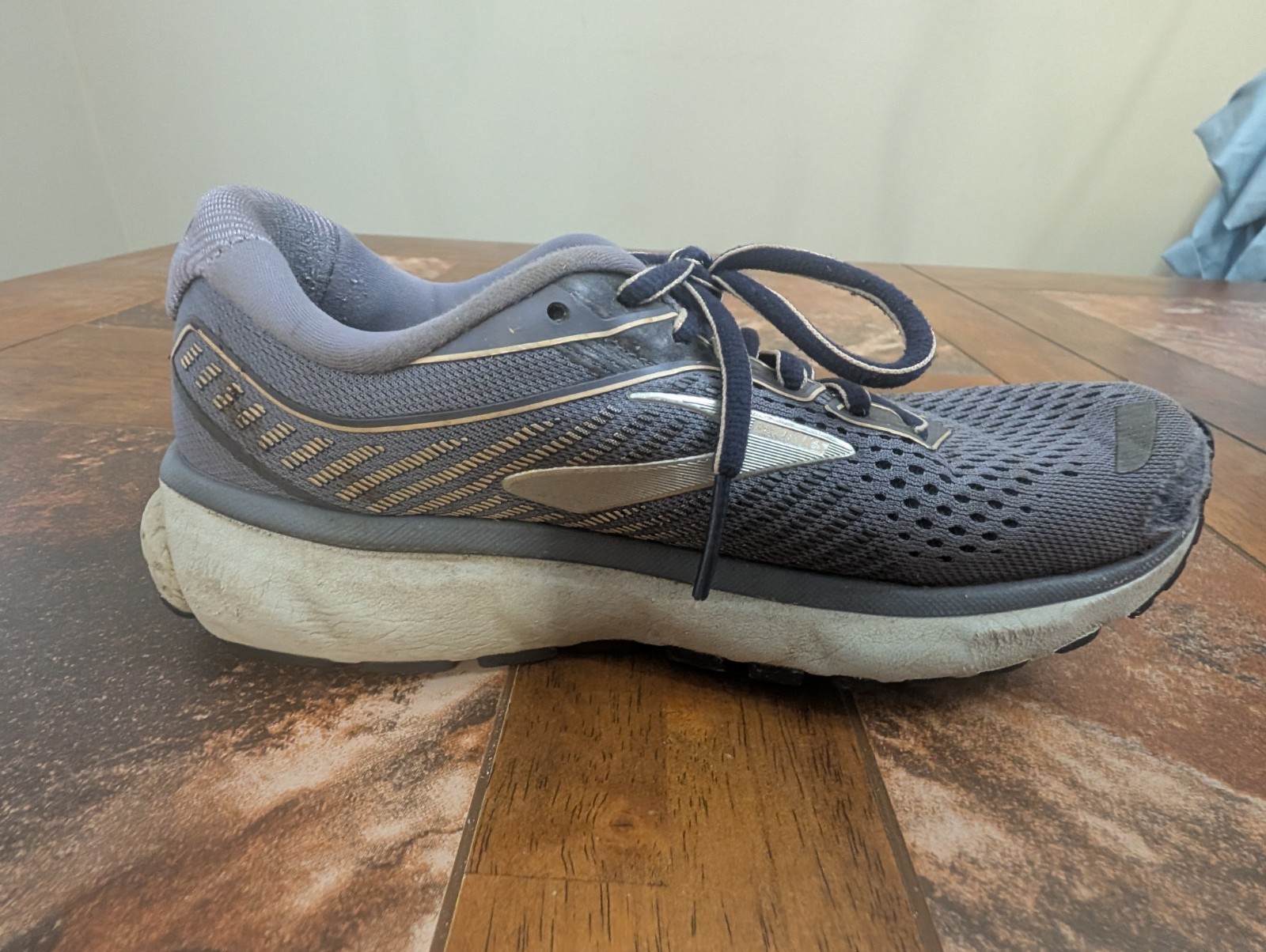 Brooks Womens Ghost 12 Running Shoes Gray Mesh Lightweight EVA 6 B