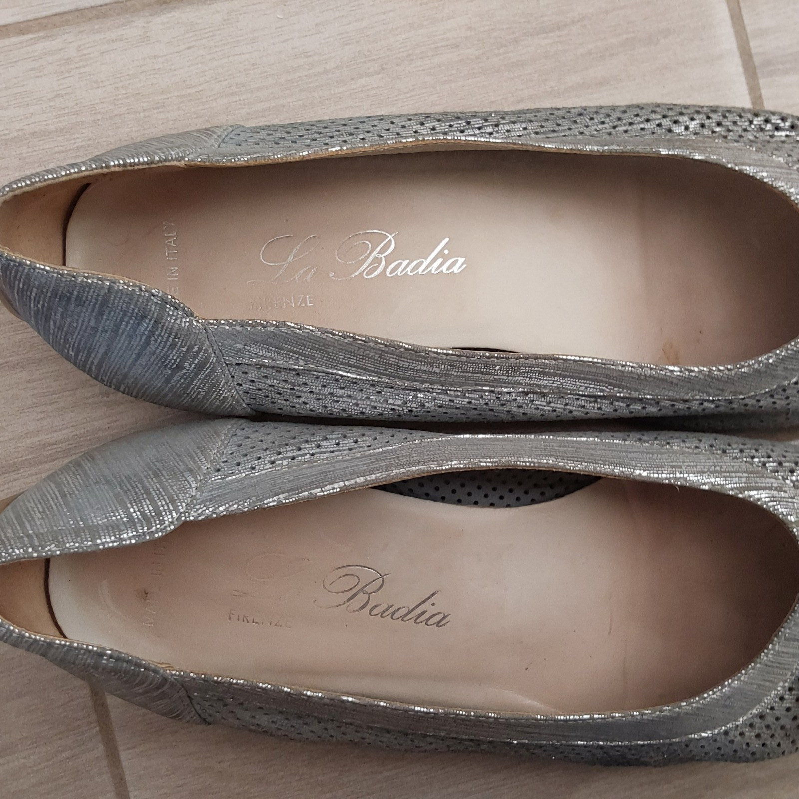 La Badia Firenze Silver Perforated Fabric Unlined Ballet Flats. Size 37 (US 7)
