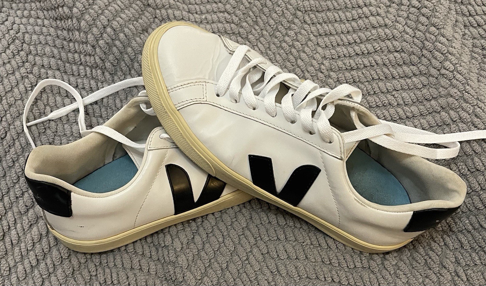 VEJA Esplar White Leather Sneakers Women’s US 8 EU 39 Black V Logo
