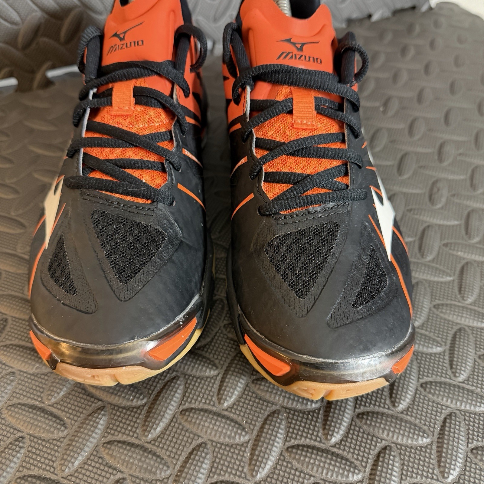 Mizuno Wave Lightning Z2 Orange/Black Volleyball Shoes Women Size 8.5 Excellent