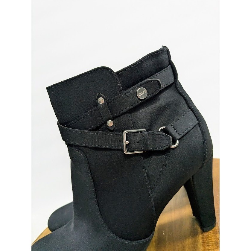 Unisa Womens Black Buckle Strap Block Heel Ankle Booties Size 8.5M Side Zip