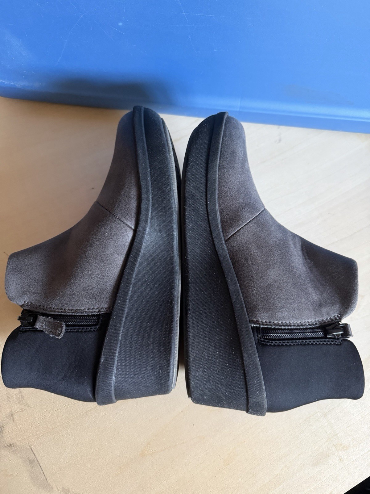 Clarks Cloud Steppers Cushioned Zip Wedge Ankle Bootie Gray/Black US 5.5