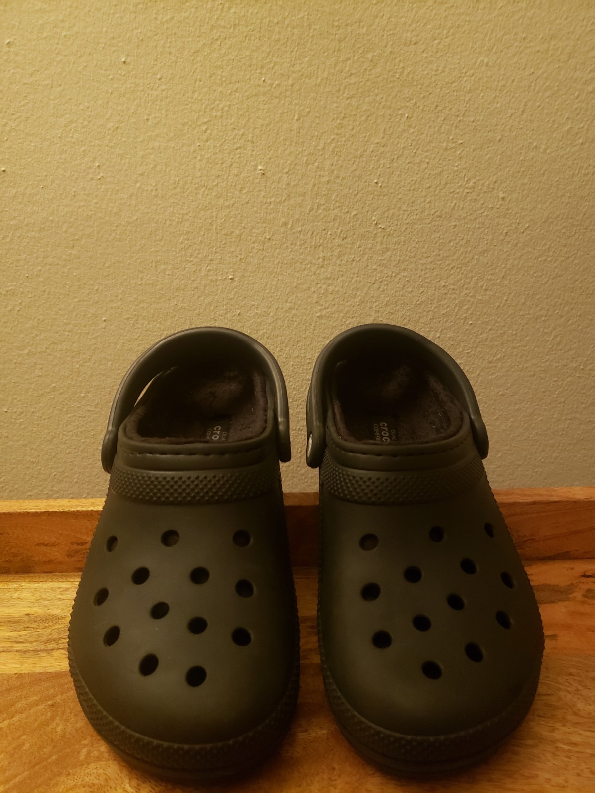 Crocs Classic Dual Comfort Clogs, Slip-On, Black, Logo Strap, Woman’s 9, CLEAN!