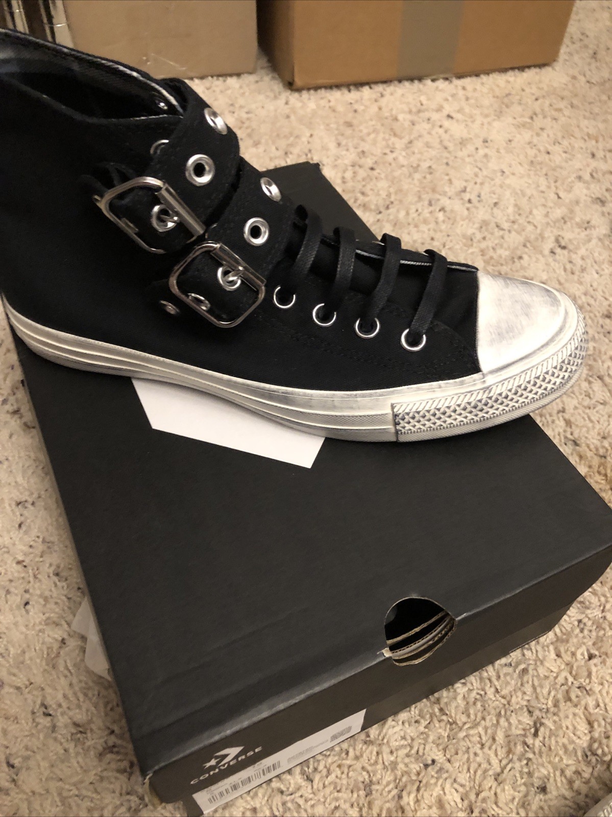 Converse Lot (4 Pairs) Size 8 Men/10 Women. Open to Reasonable Offers.