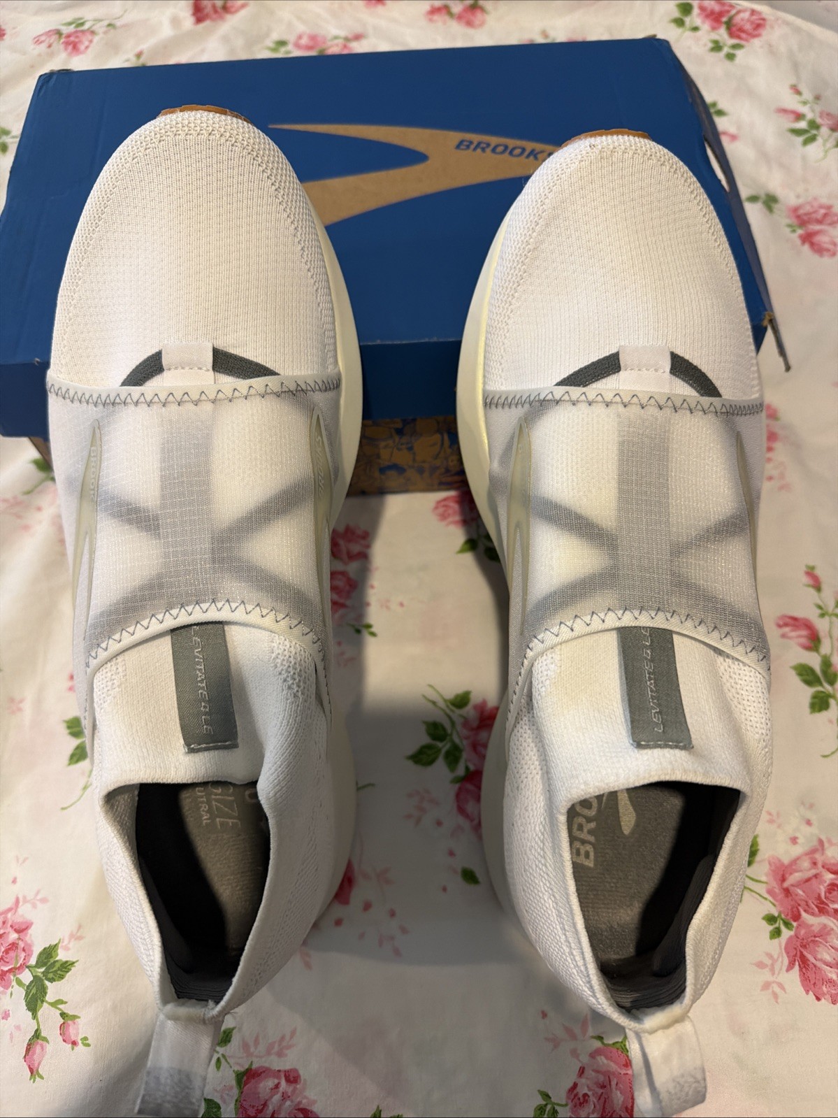 Brooks Levitate 4 LE Womens 10 White Silver Athletic Running Shoes Sneakers 41
