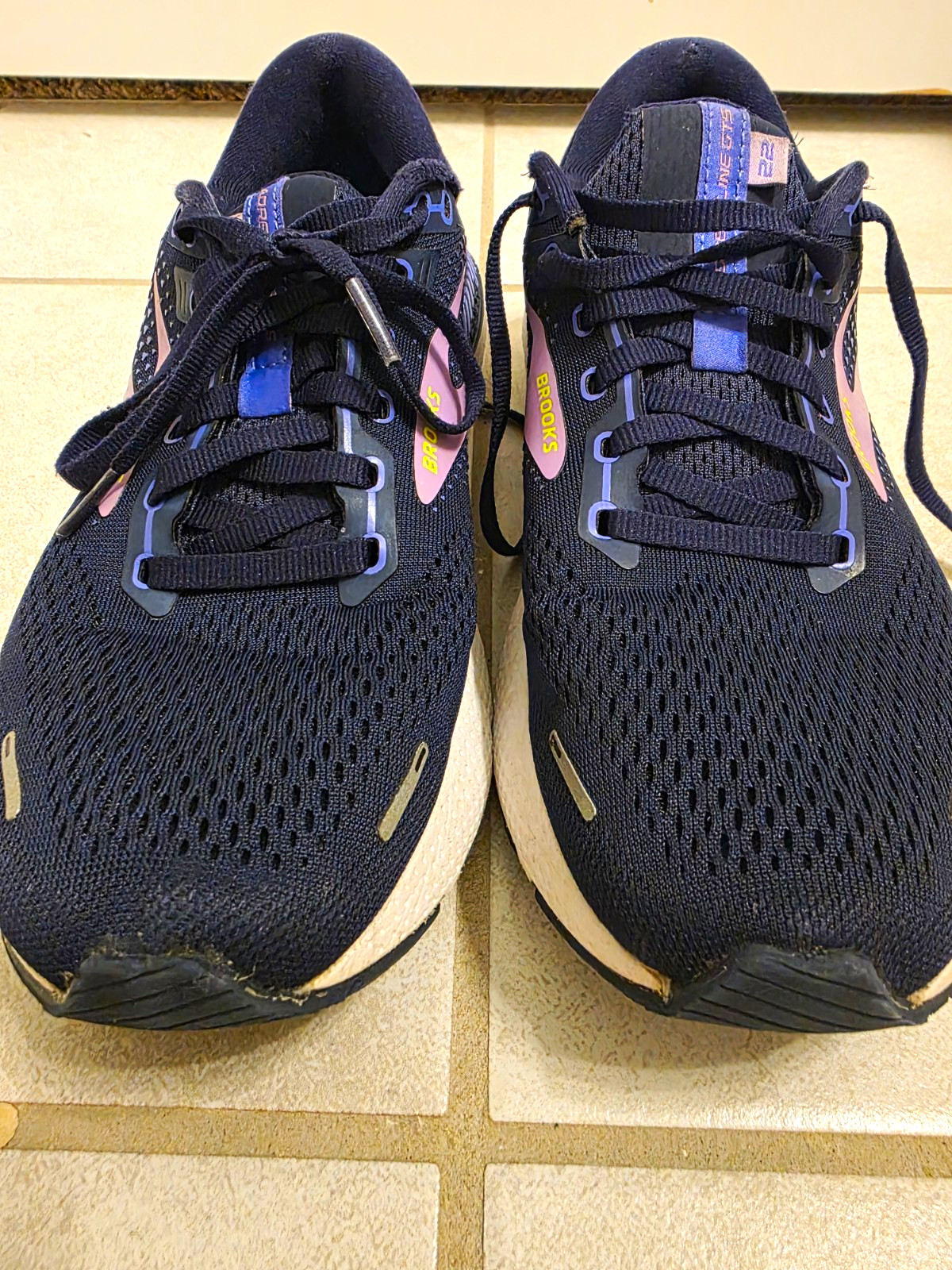 Brooks Adrenaline GTS 22 Women’s Athletic Sneakers Black/Purple/White