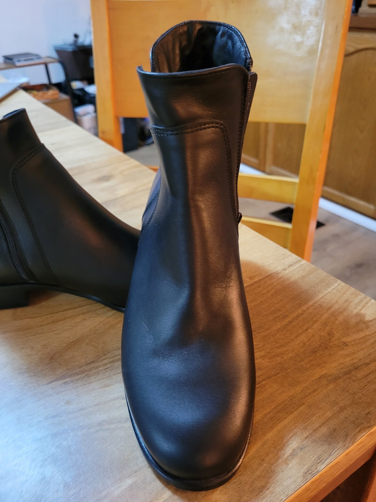 NWOB Black Waterproof Italian Leather Fashion Ankle Boot By La Canadienne sz 8