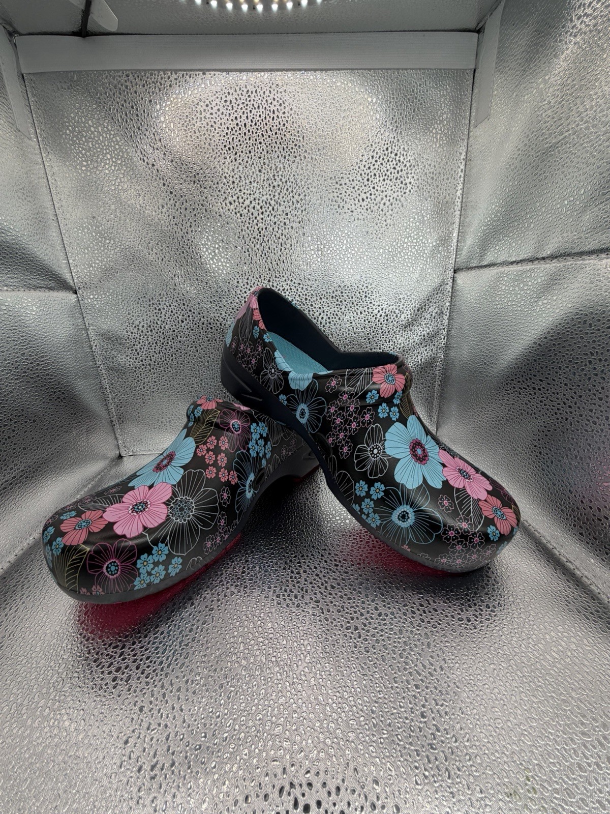 Anywear Floral Nursing Clogs Black Pink Blue Slip Resistant Women’s 9 / Men’s 7
